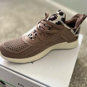 Anthropologie ApL TechLoom Tracer Womens NWB 7